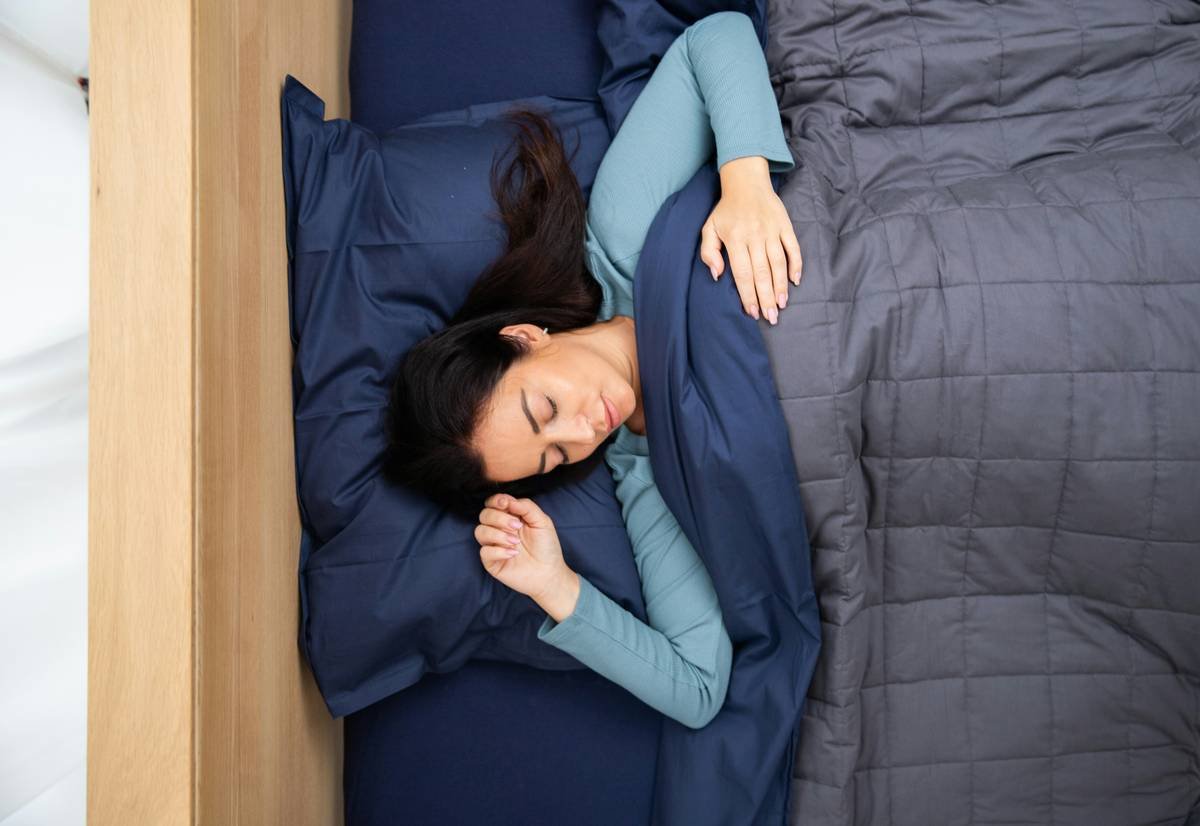 Before/after sleep data charts showing increased deep sleep and reduced nighttime awakenings after switching to cool hybrid mattress