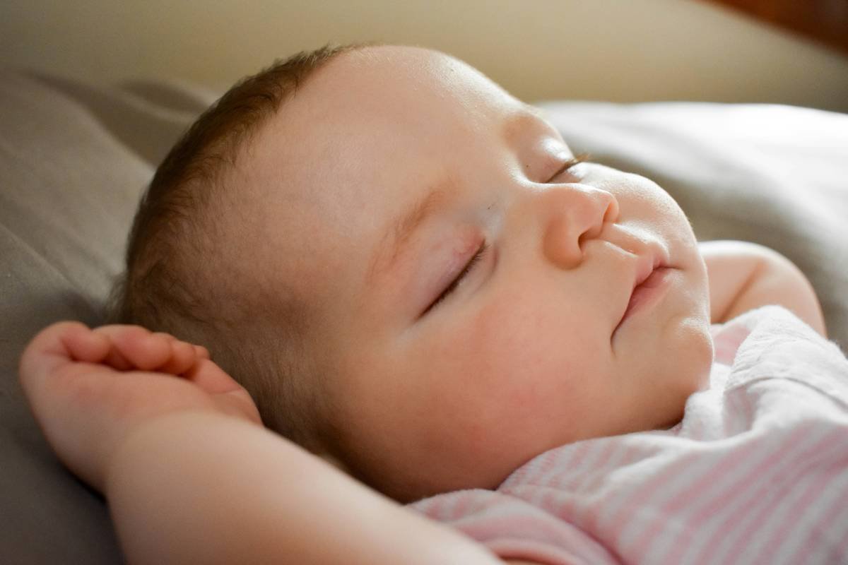 Infographic showing how sleep deprivation increases ghrelin, decreases leptin, and raises cortisol—impacting weight loss