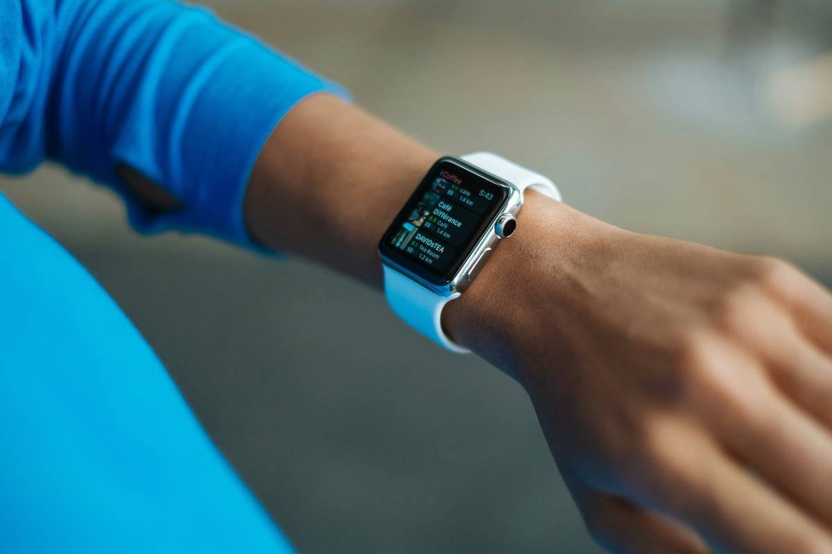 Sleep Monitoring Tools showing heart rate variability and respiration data on a hybrid mattress